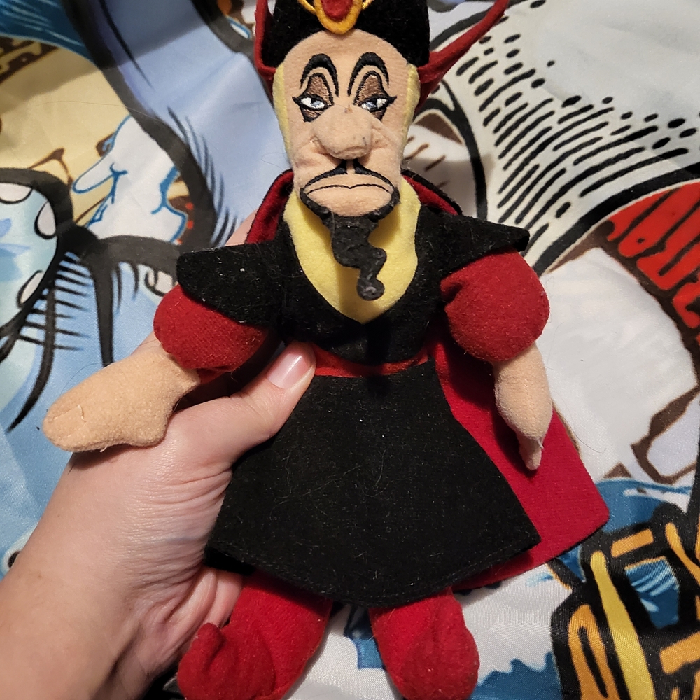 Plush Disney Aladdin Jafar Villain Toy with Red and Black Outfit - Picture 1 of 1